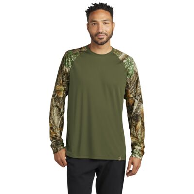 Realtree ® Colorblock Performance Long Sleeve Tee Thumbnail